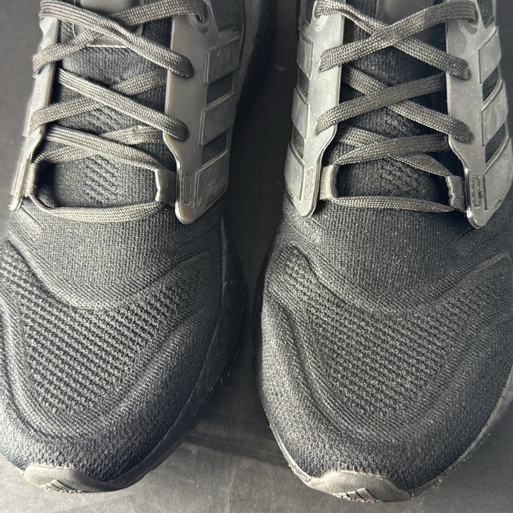 Adidas Ultraboost 22 Men’s size 9.5 all black sneakers - Picture 5 of 13